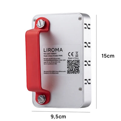 Achterkant van de Liroma Portable Prime met typeplaatje en de afmetingen 15 bij 9,5 cm